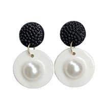 Load image into Gallery viewer, Black + White Pearl Drop