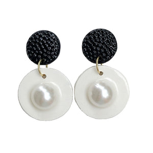 Black + White Pearl Drop